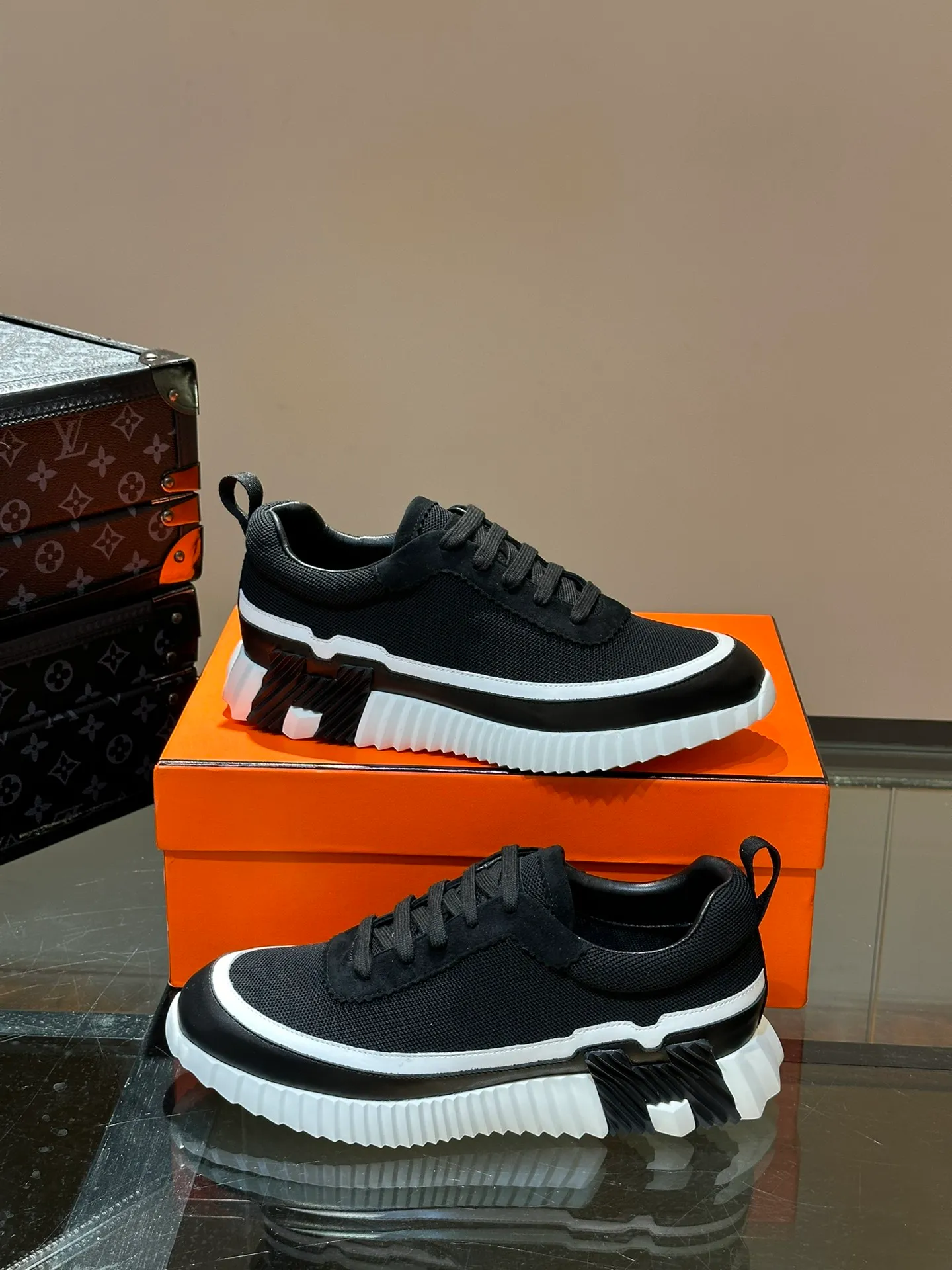 Men's shoes 💰p420 "hermes*" new men's casual sports shoes, the upper is made of cowhide leather and high-end mesh, imported materials, full of texture, the light sole is decorated with contrasting patterns, creating a versatile fashion style. Size: 38-44 (45.46 customized)